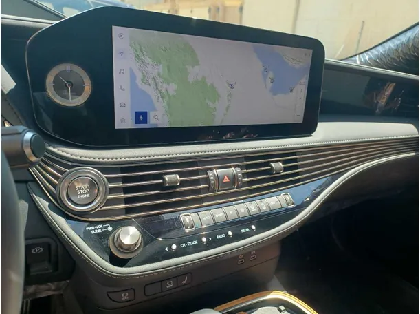Car image 19
