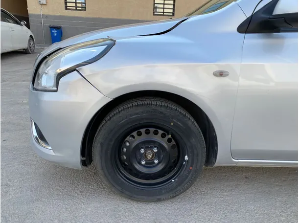 Car image 9