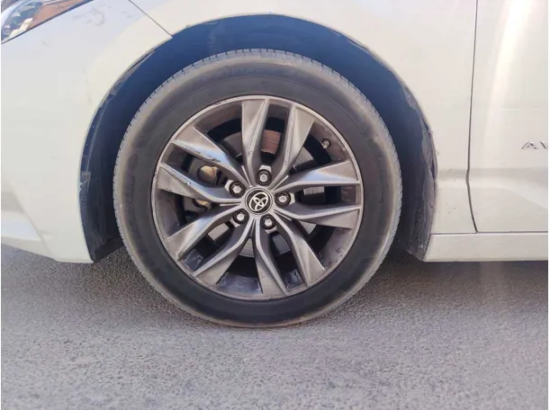 Car image 10