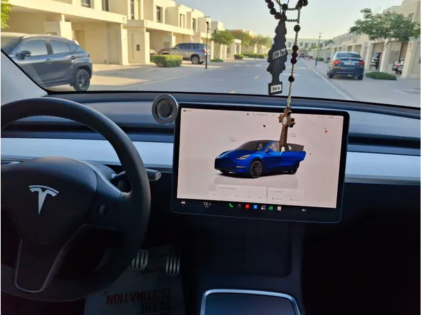 Car image 15