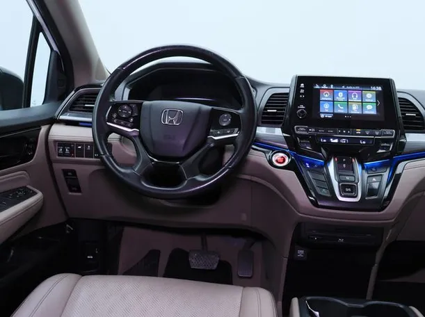 Car image 15