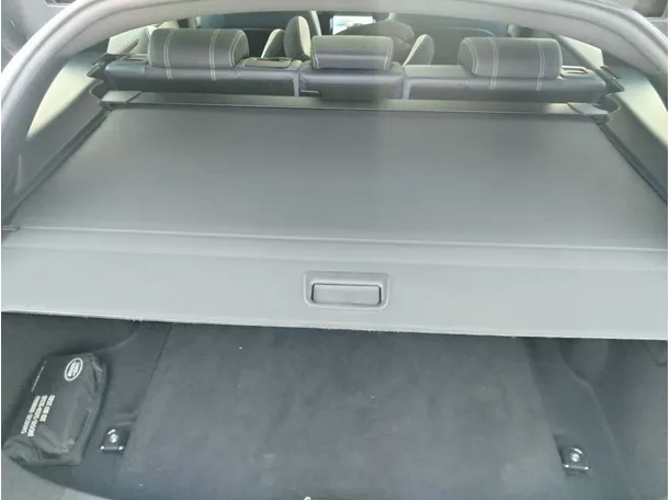 Car image 32