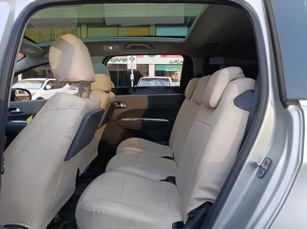 Car image 13