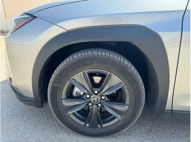 Car image 9