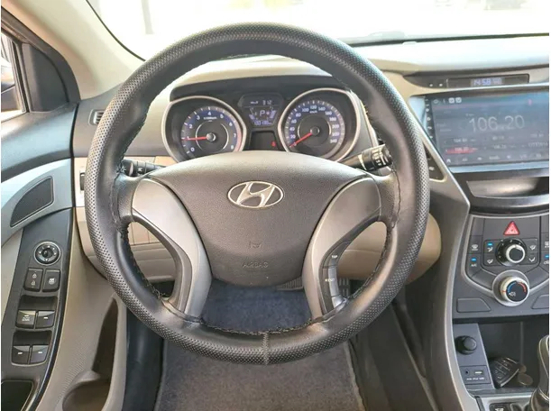 Car image 14