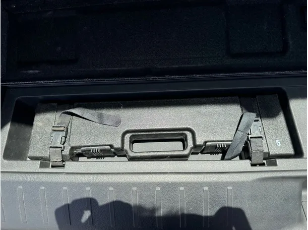 Car image 26