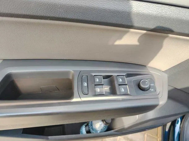 Car image 36
