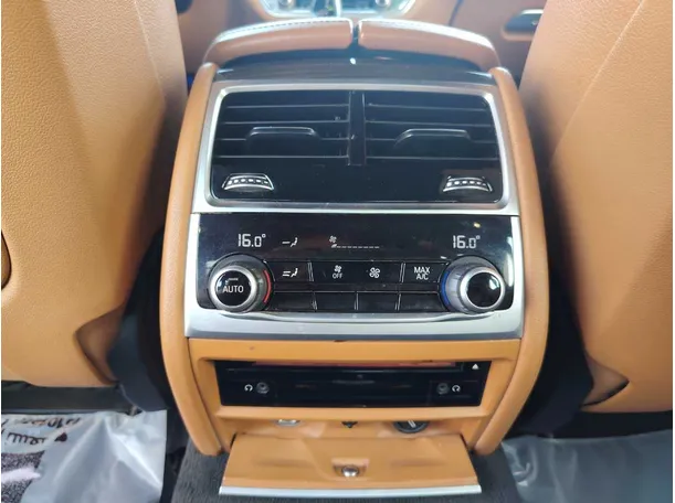 Car image 30