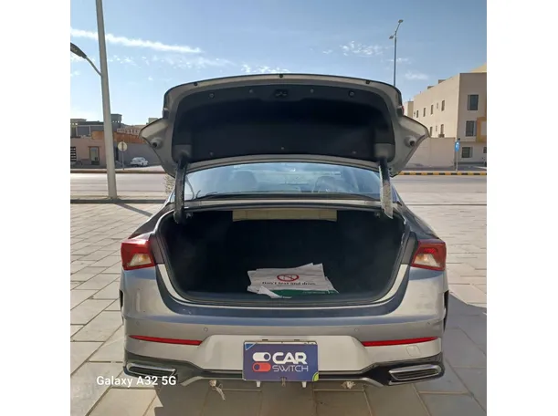 Car image 24