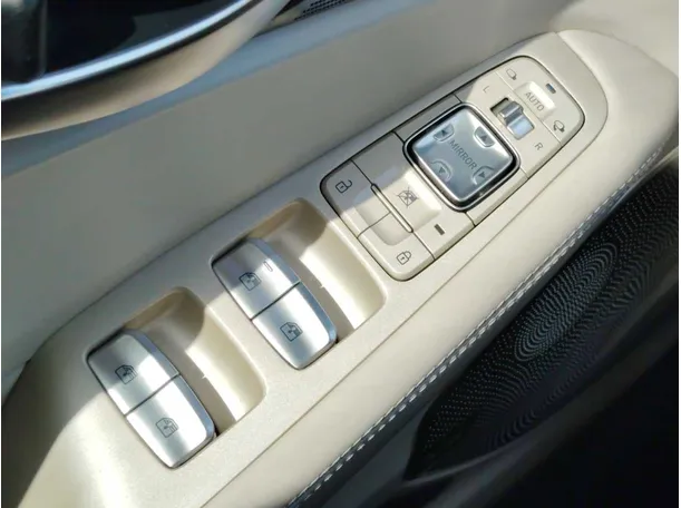 Car image 34
