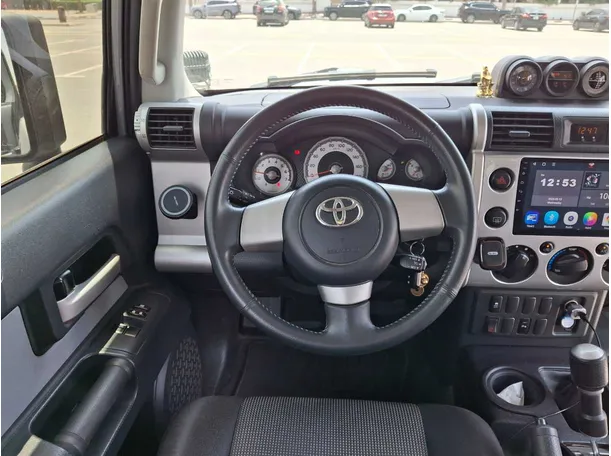 Car image 14