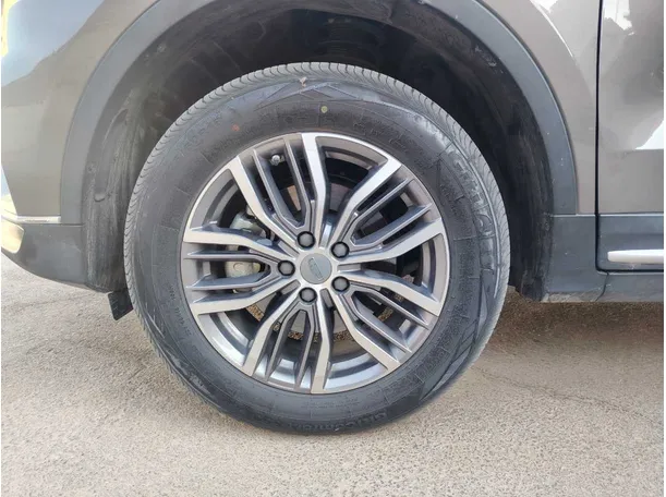 Car image 10