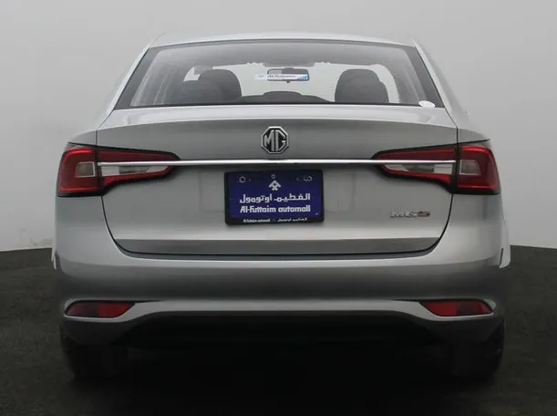 Car image 12