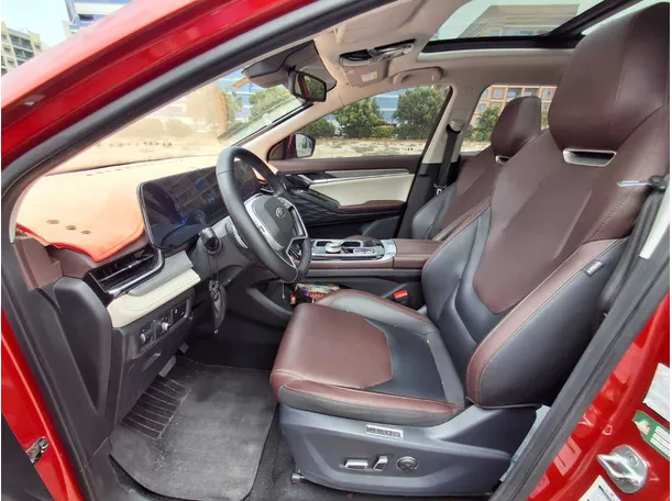Car image 12