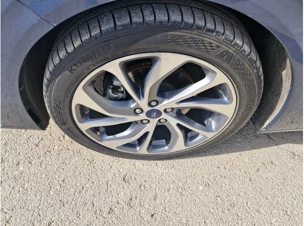 Car image 10