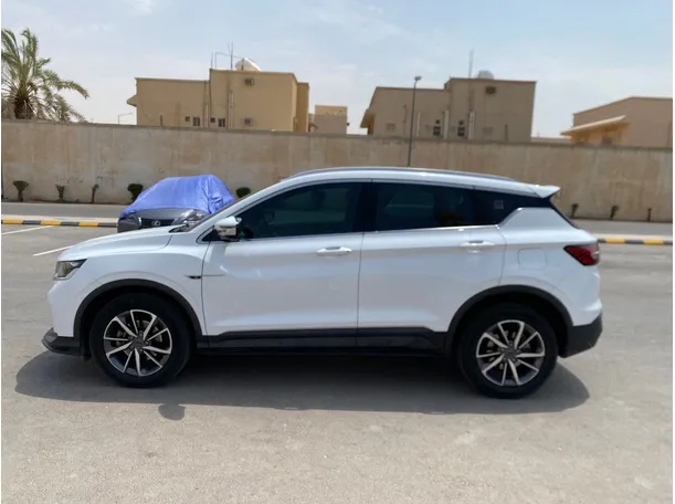 Car image 8