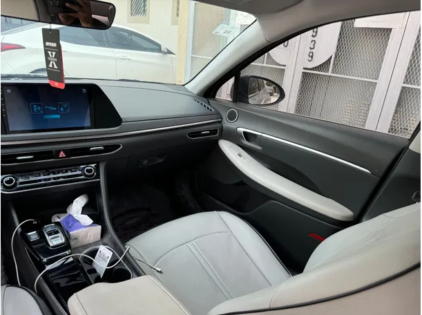 Car image 16