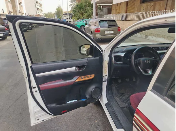 Car image 11
