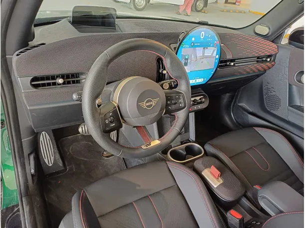 Car image 11