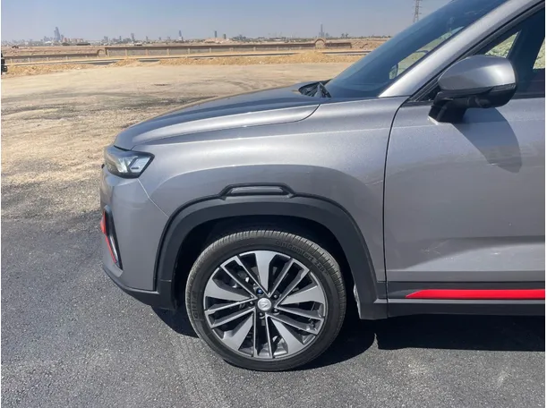 Car image 9
