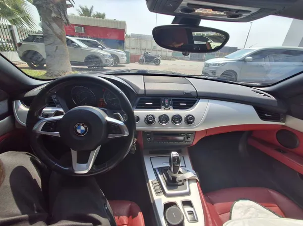 Car image 14
