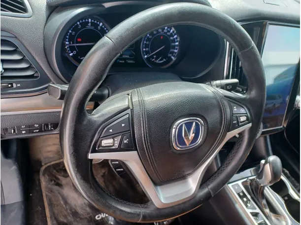 Car image 18