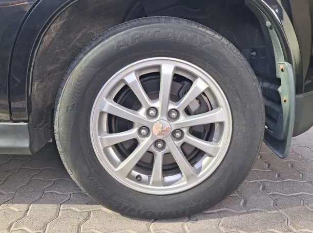 Car image 9
