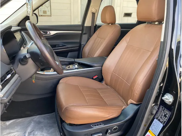 Car image 11