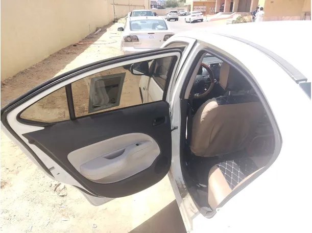 Car image 16