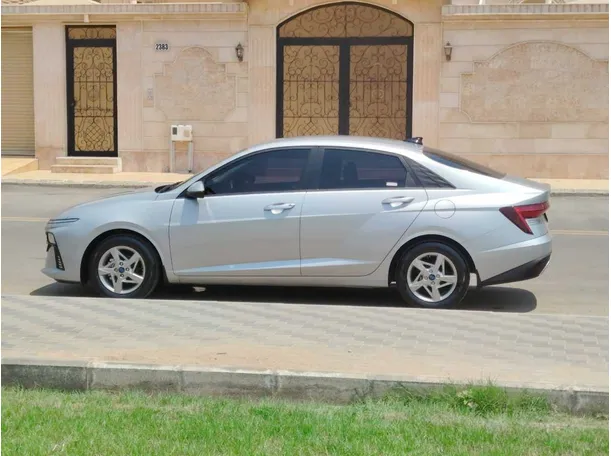 Car image 8