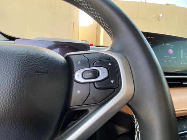 Car image 25