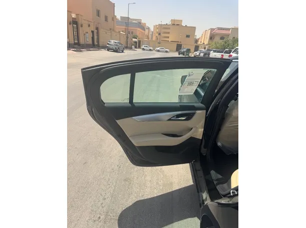 Car image 12