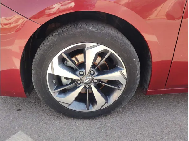 Car image 10