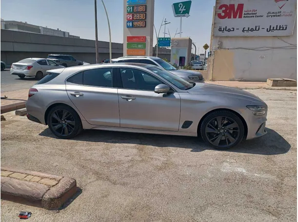 Car image 4