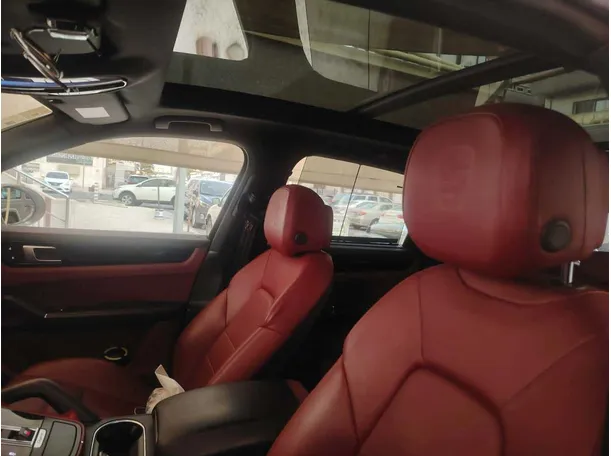Car image 13