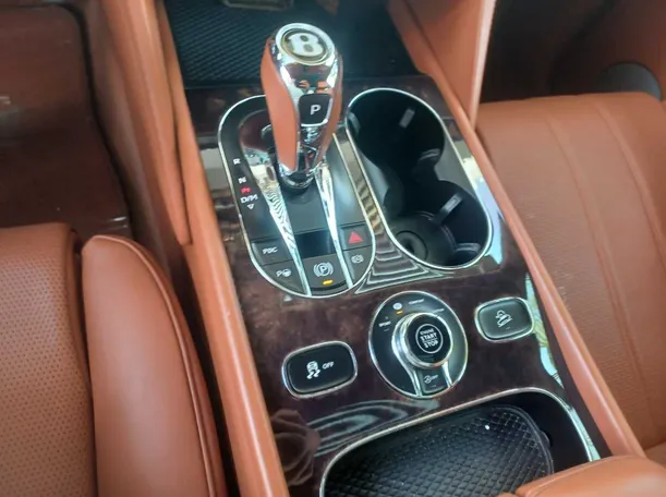 Car image 17