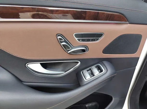 Car image 28