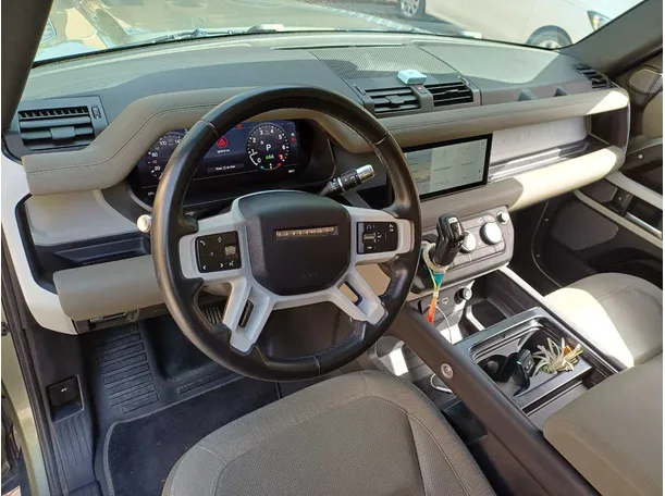 Car image 11