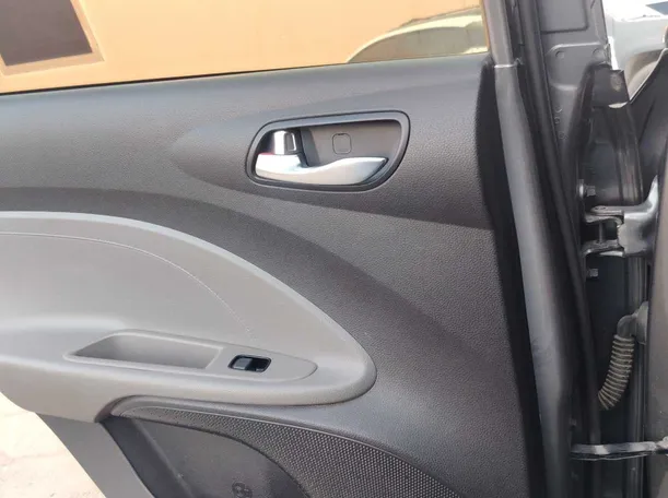 Car image 25