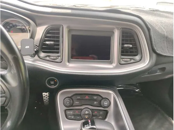 Car image 26