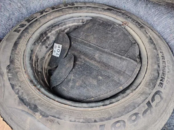 Car image 26