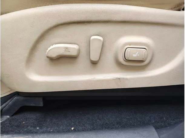 Car image 27