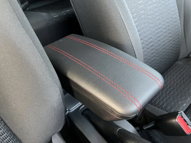 Car image 14