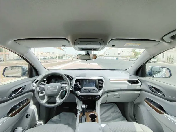 Car image 18