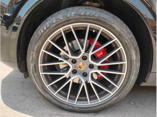 Car image 10