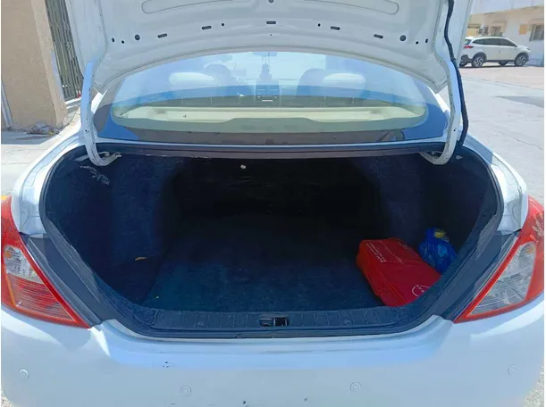 Car image 27