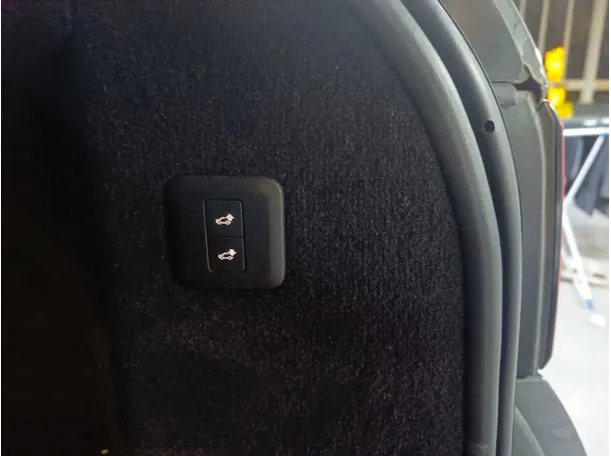 Car image 36