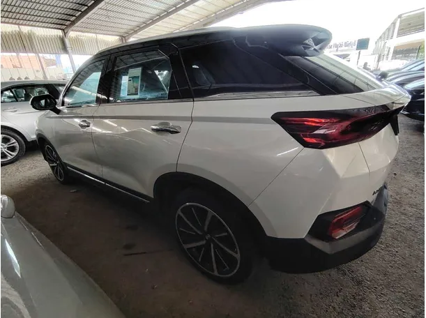 Car image 7