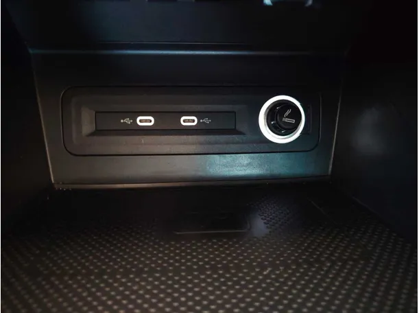 Car image 33
