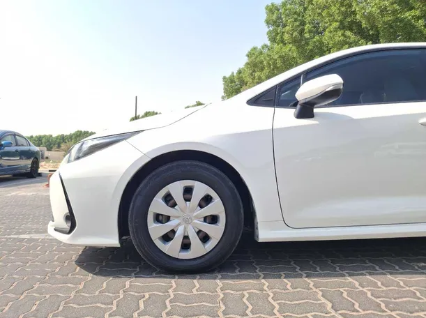 Car image 9